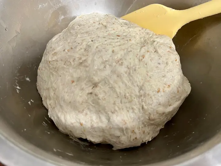 铸铁锅免揉欧包 第 1 步