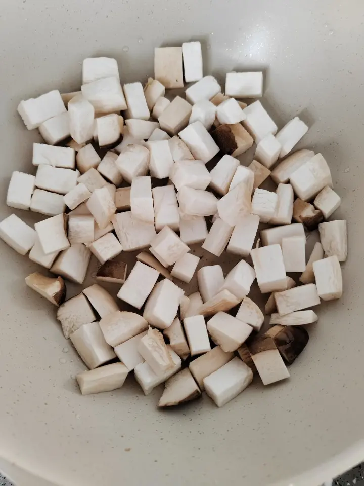 黑椒杏鲍菇牛肉粒 第 7 步