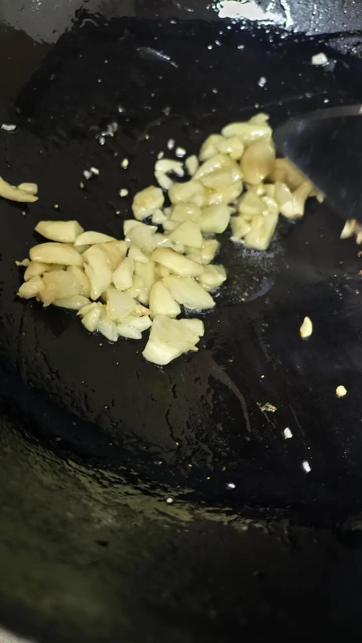 蒜蓉炒空心菜 第 6 步