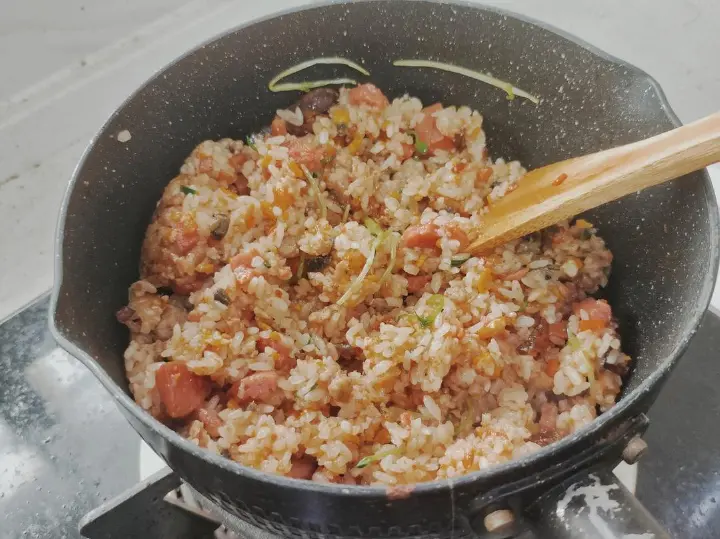 皮蛋瘦肉锅巴炒饭 第 10 步