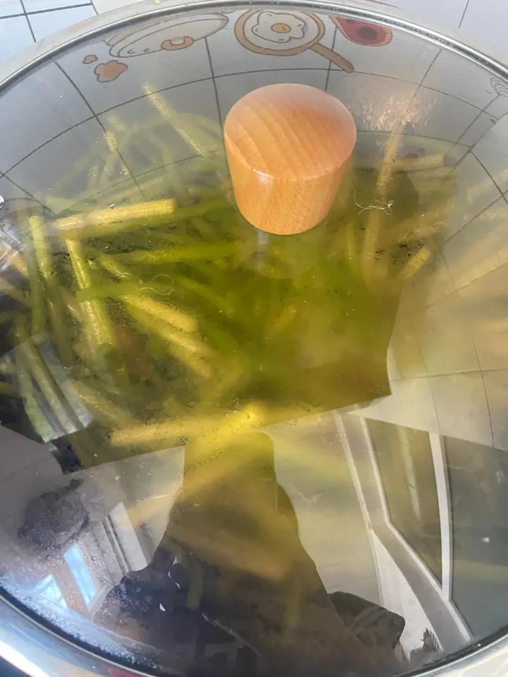 酱烀蒜苔 第 7 步