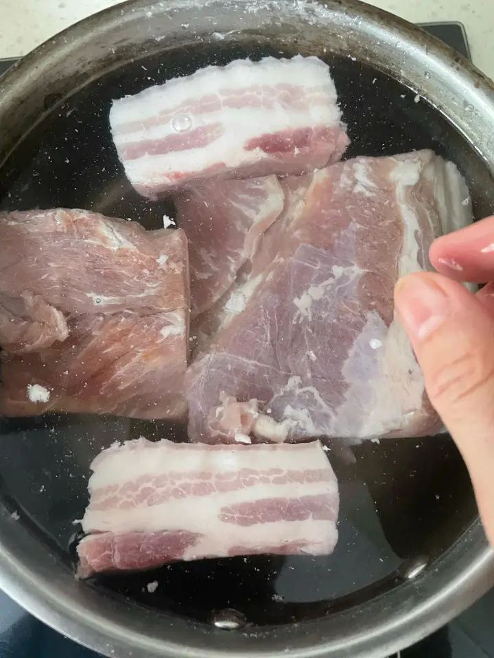 蒜苗回锅肉 第 1 步