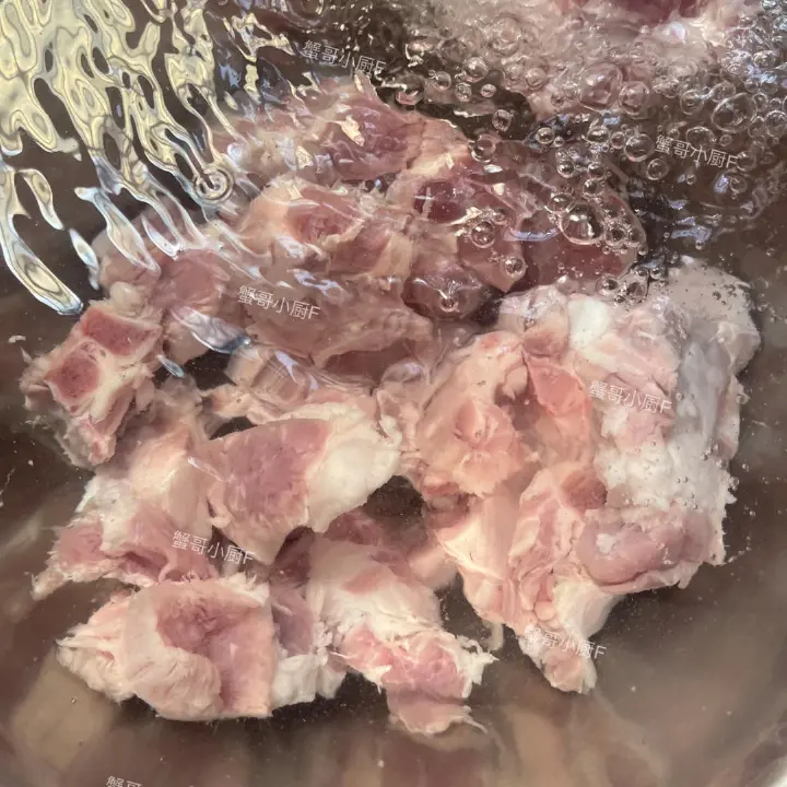 砂锅黄焖排骨炖土豆 第 2 步