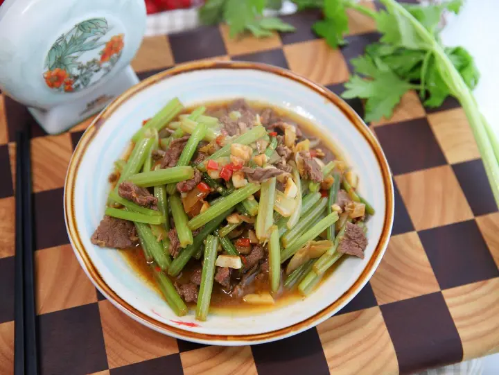 芹菜小炒羊肉 第 5 步
