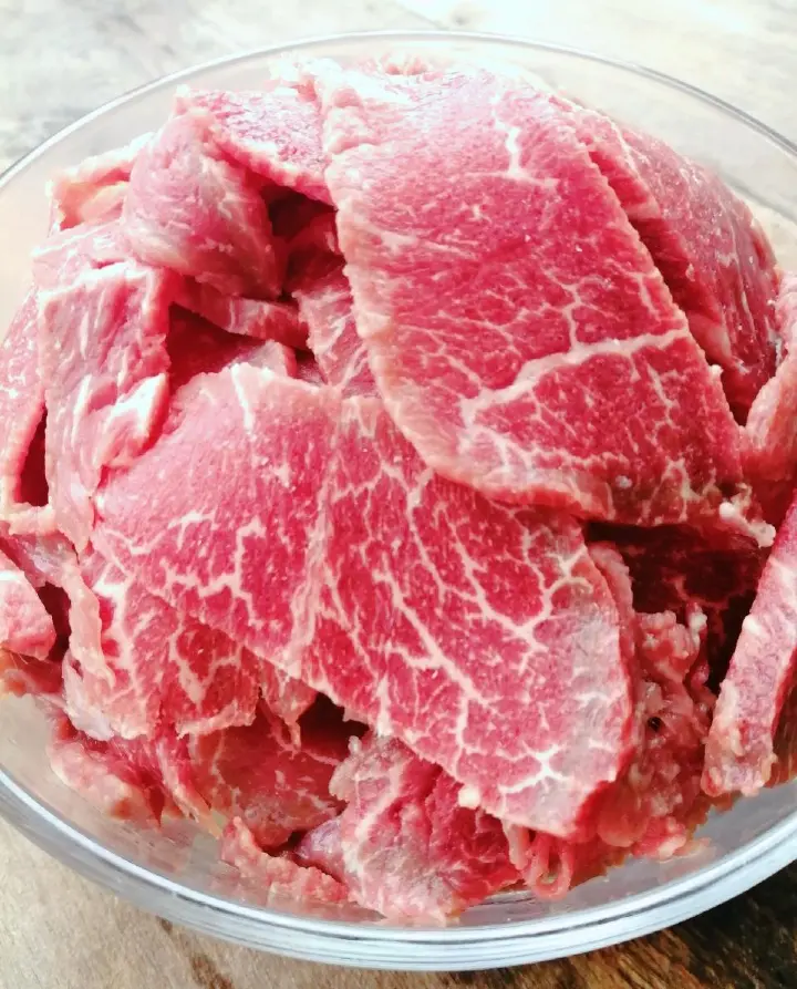 牛肉炒杏鲍菇 第 1 步