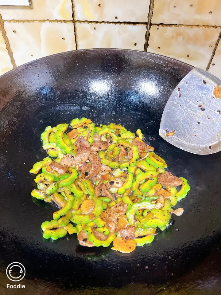 豆豉凉瓜炒肉片 第 5 步