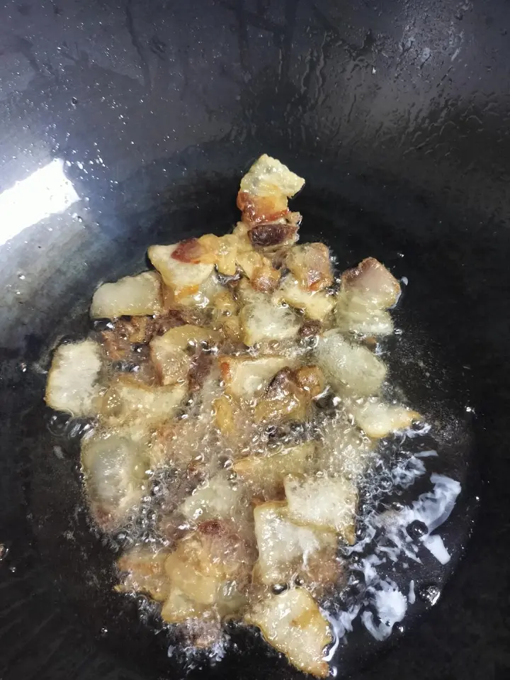 蒜苔炒腊肉 第 4 步
