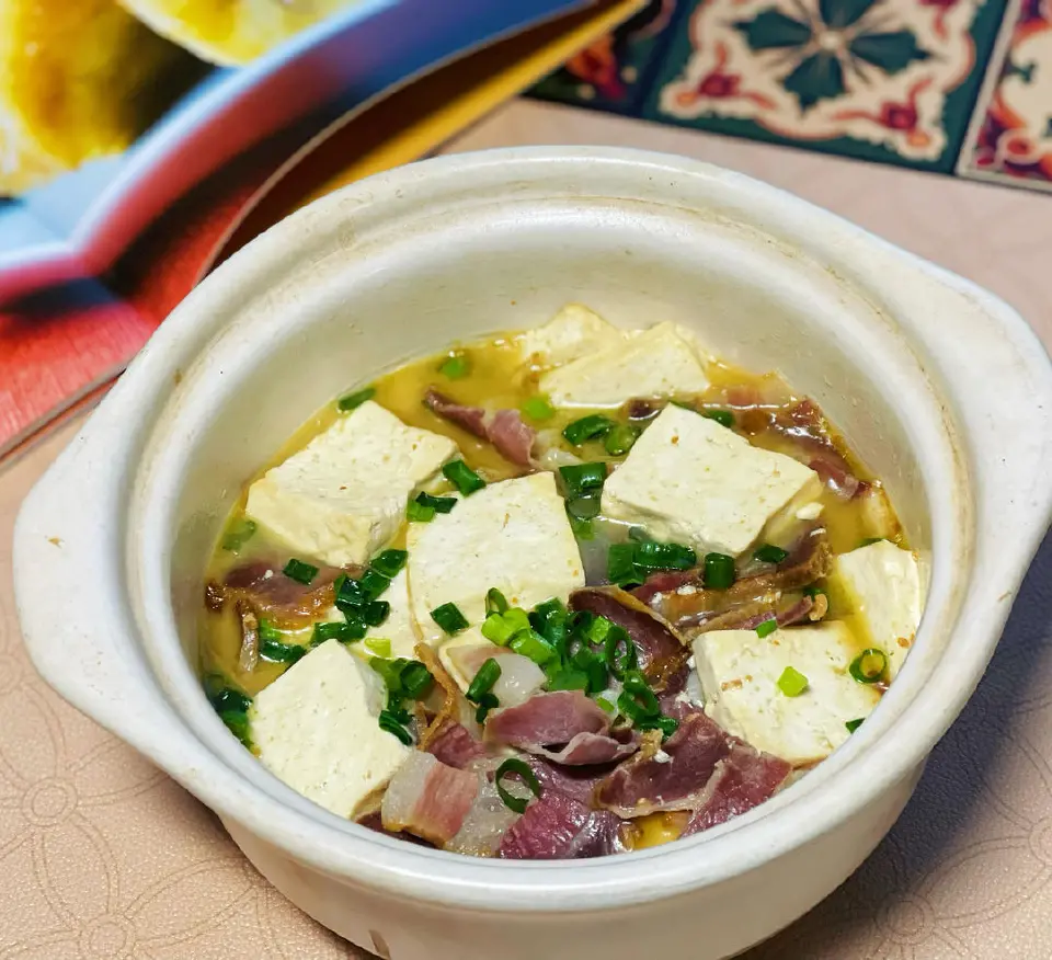 咸肉炖老豆腐成品图