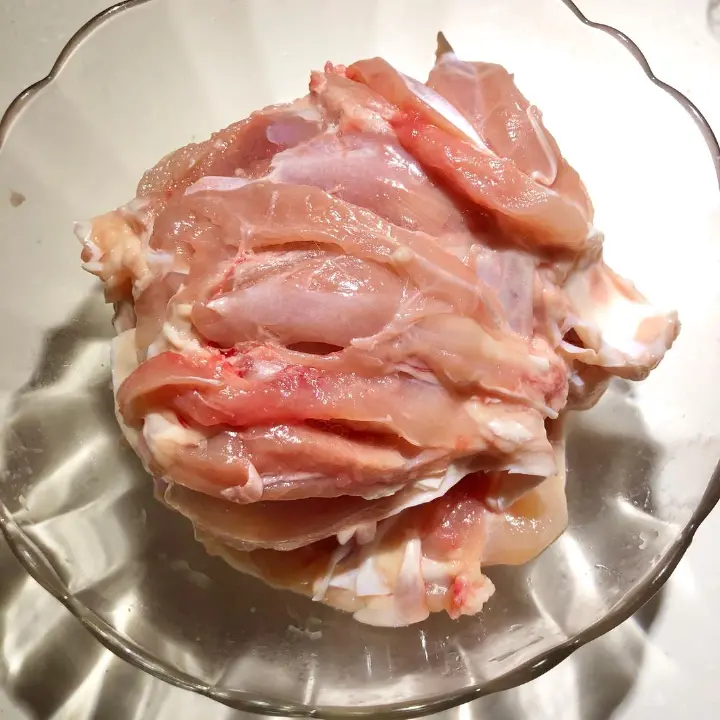 麻辣小炒鸡腿肉 第 1 步