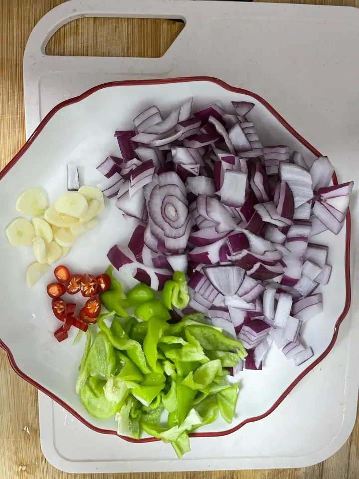 毛豆咸菜炒豆干 第 1 步