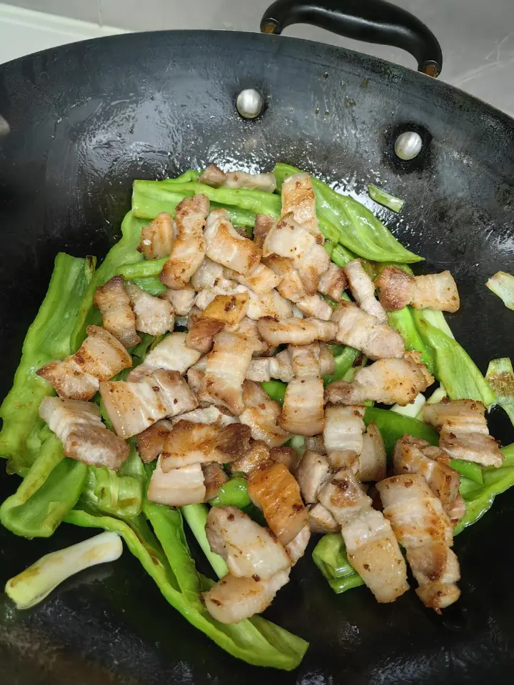 辣椒蒜苗炒肉 第 9 步