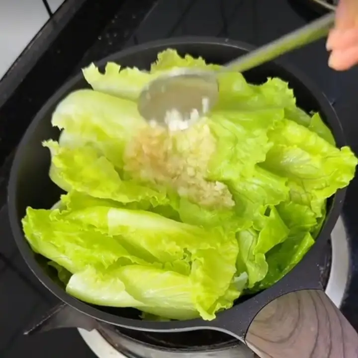 快手焖生菜 第 1 步