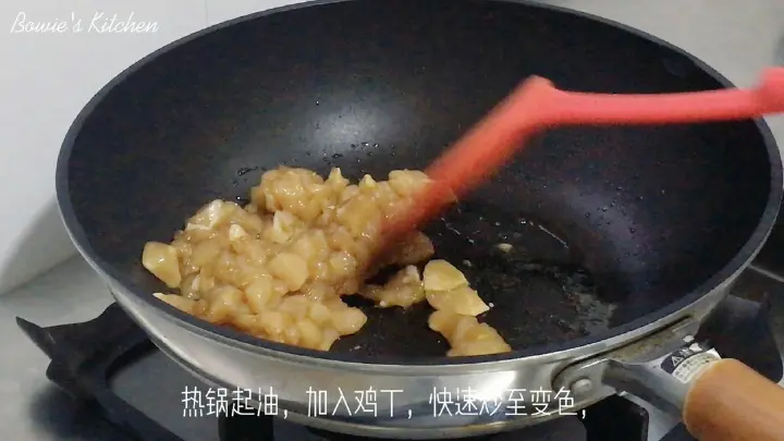 蒜苔炒鸡丁 第 6 步