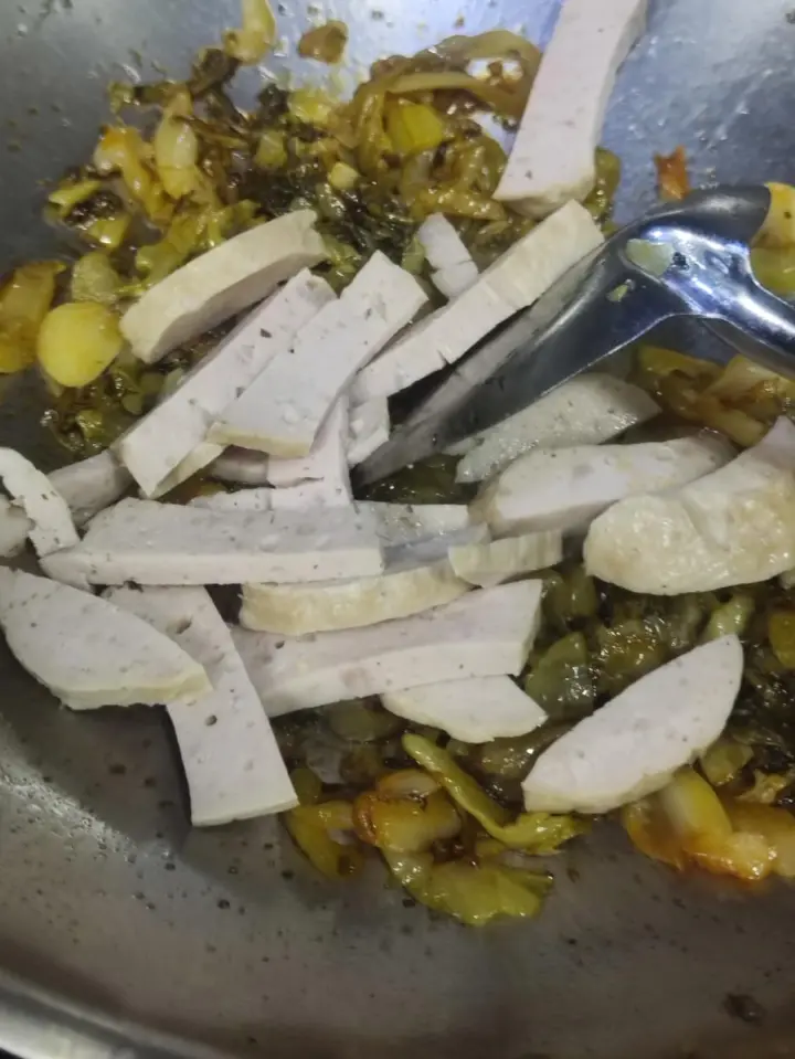 猪肉饼炒酸菜 第 6 步