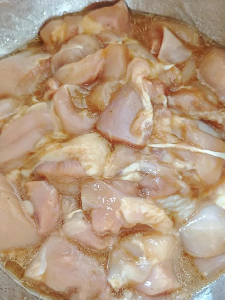 口蘑炒鸡腿肉 第 2 步