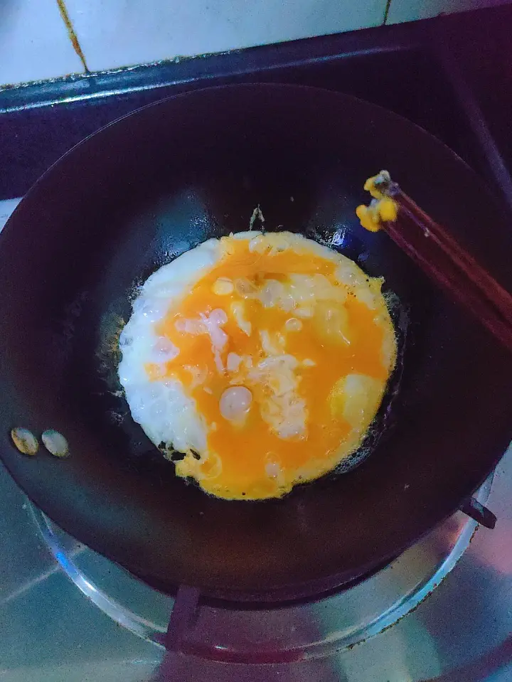 爆炒螺蛳粉 第 5 步