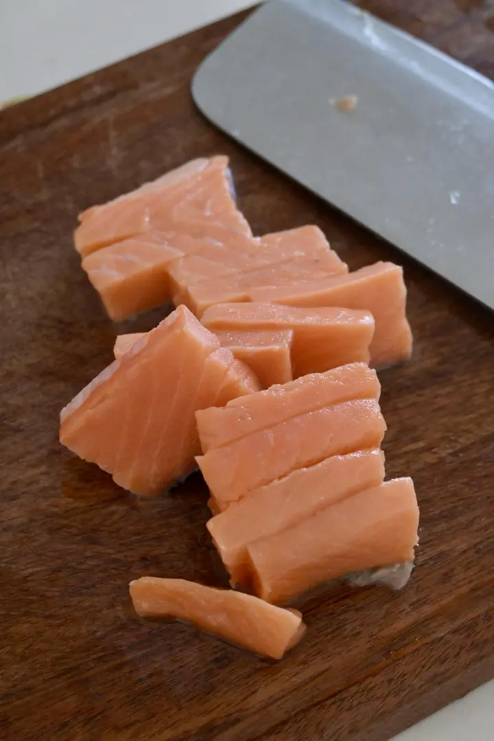 三文鱼鸡蛋炒三色藜麦饭 第 1 步