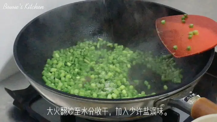 蒜苔炒鸡丁 第 9 步