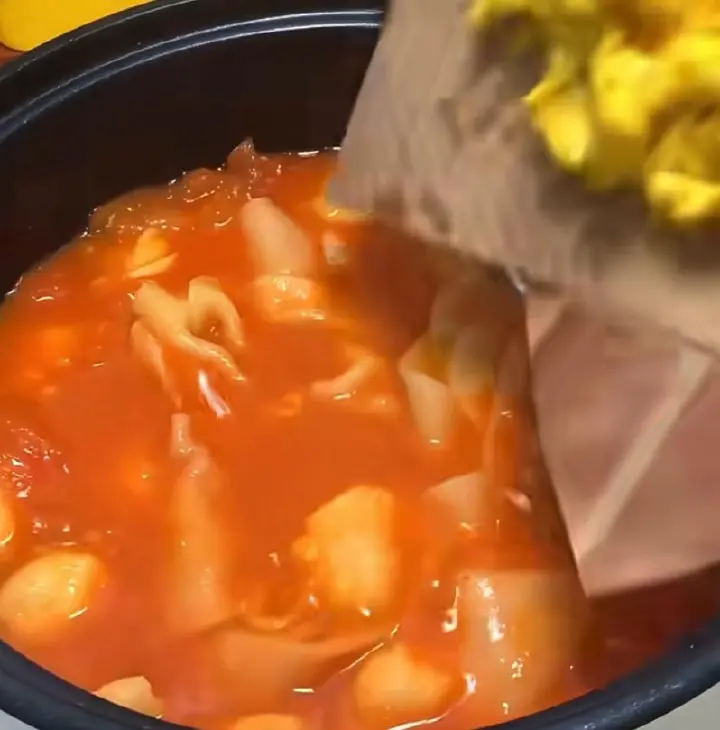 西红柿鸡蛋虾滑水扯面 第 12 步