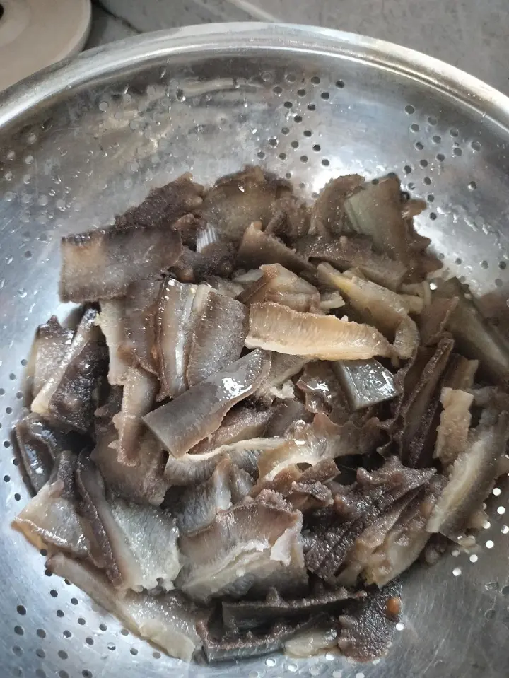 海参炒酸萝卜 第 3 步
