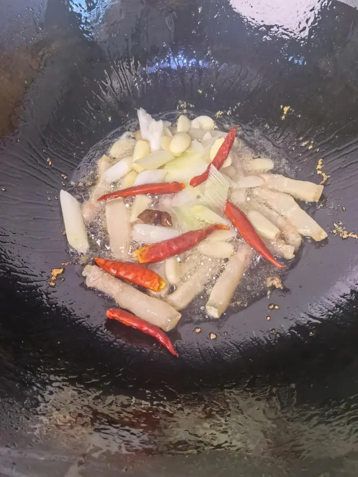 白菜炒茶树菇 第 8 步