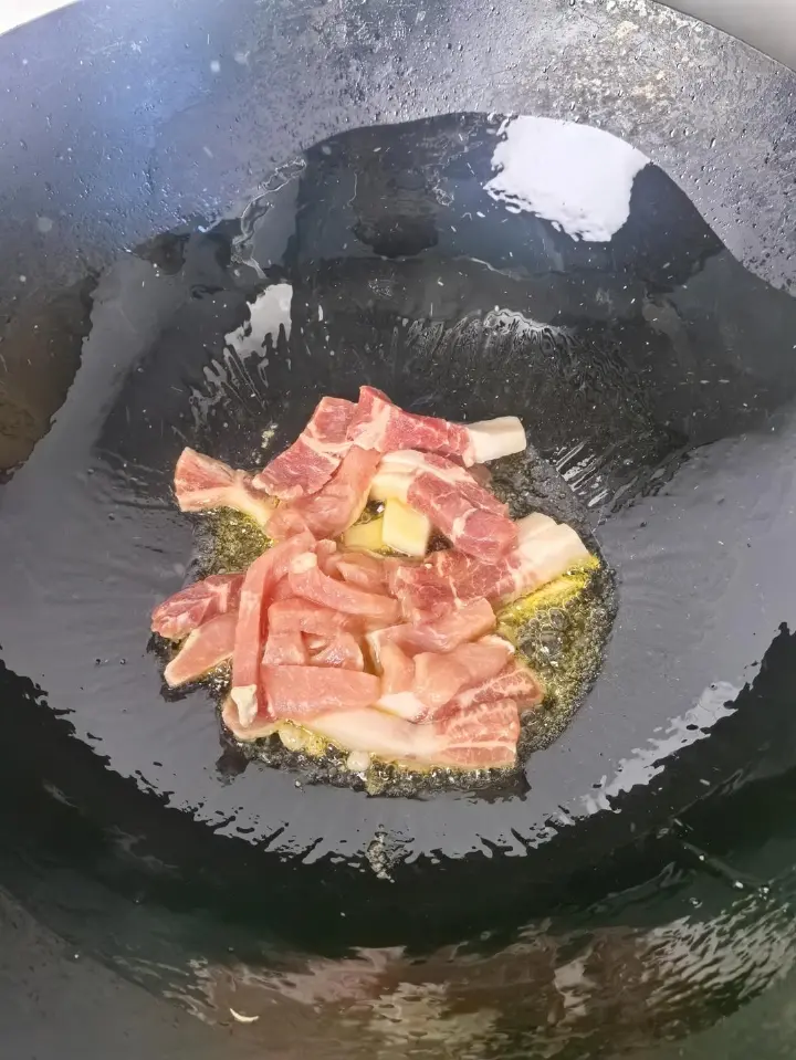 蒜苔炒肉 第 4 步