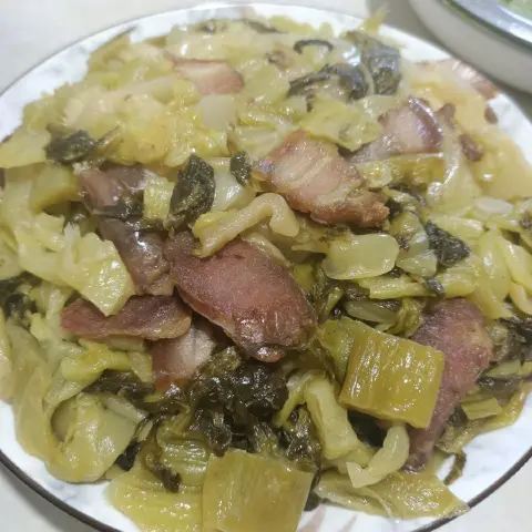 酸菜炒腊肉腊肠
