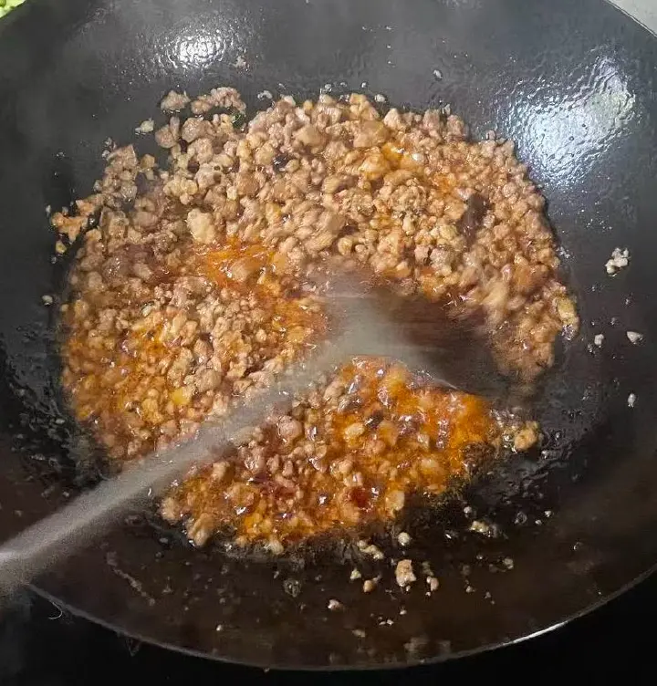蒜苔炒肉末 第 5 步