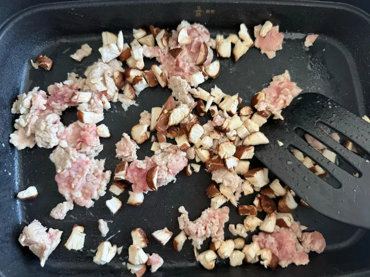 梅菜肉末烧豆腐 第 3 步