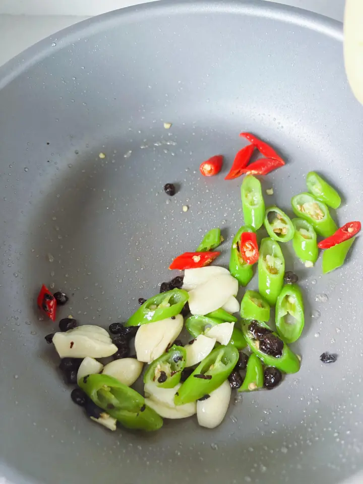 江西风味炒竹叶菜梗 第 6 步