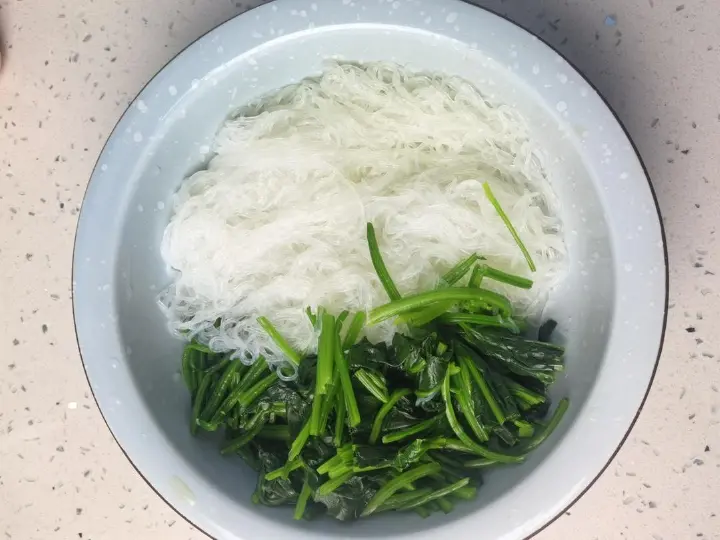 菠菜拌粉丝 第 10 步