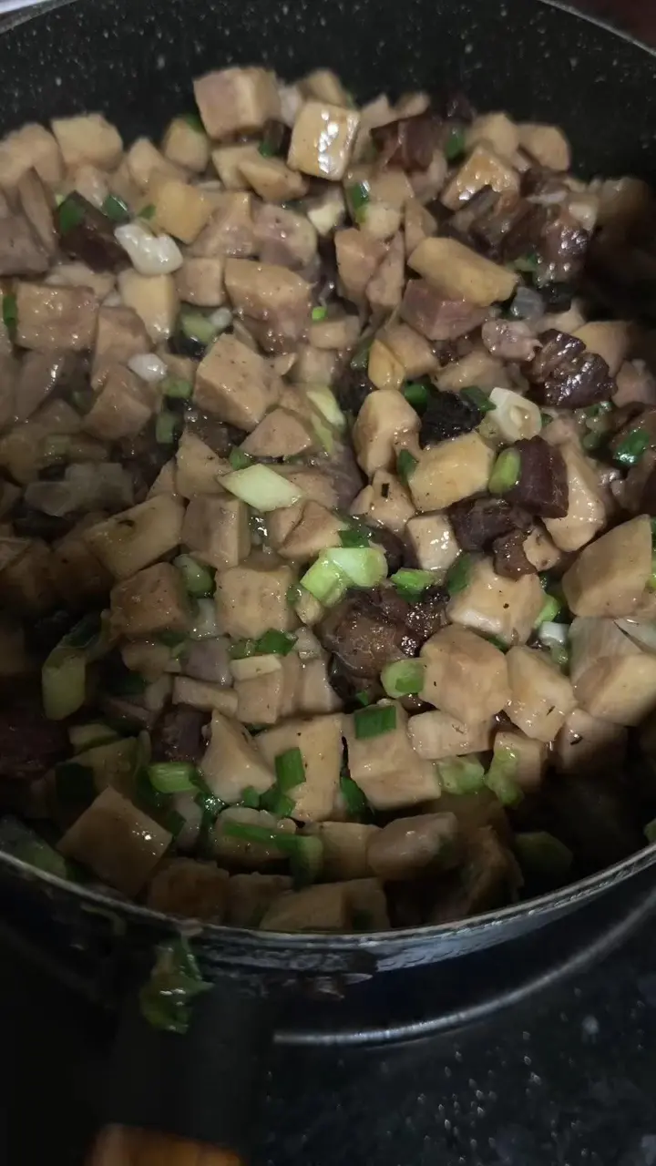 腊肉炒芋头 第 6 步
