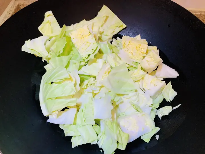 清炒包菜 第 2 步