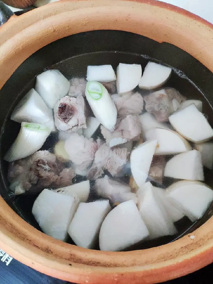 萝卜炖排骨 第 4 步