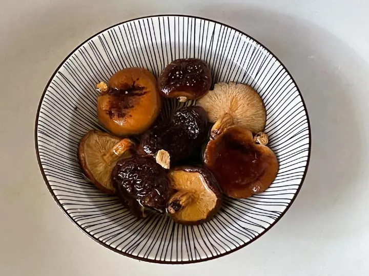 香菇鸡腿焖饭 第 2 步