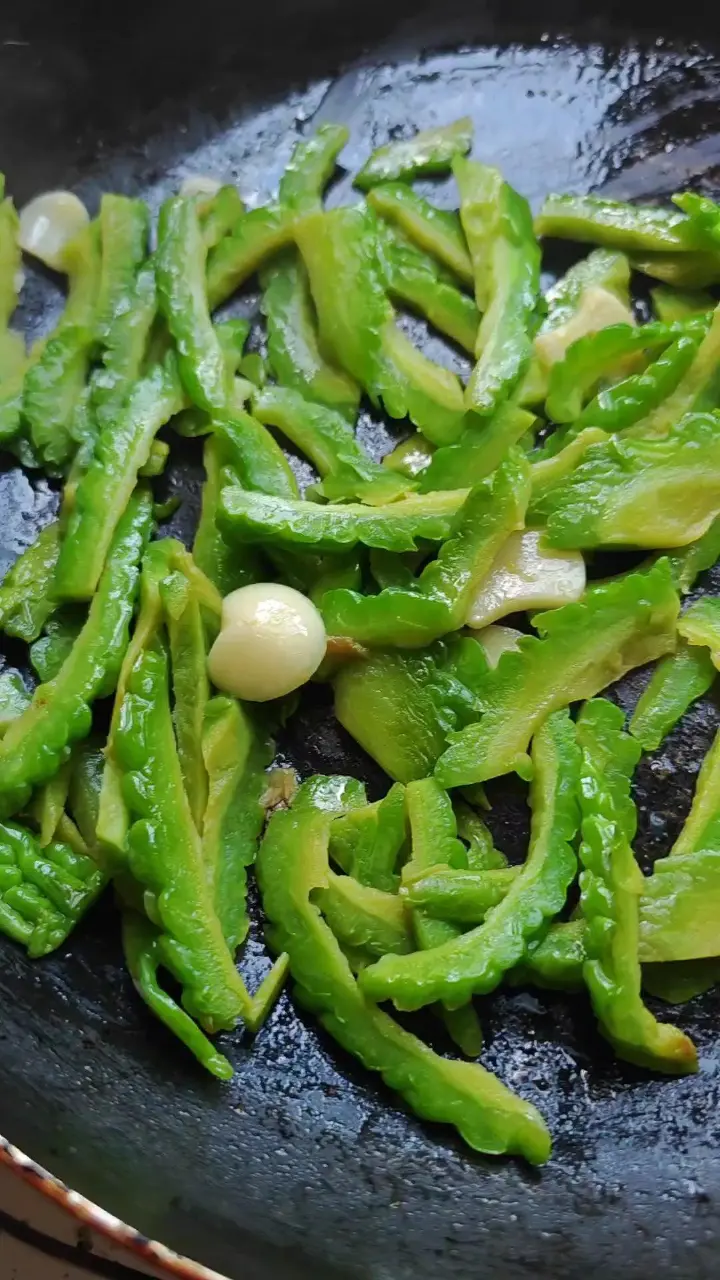 苦瓜炒肉 第 4 步