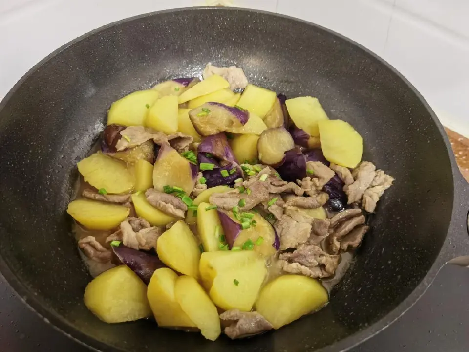 土豆炖茄子成品图