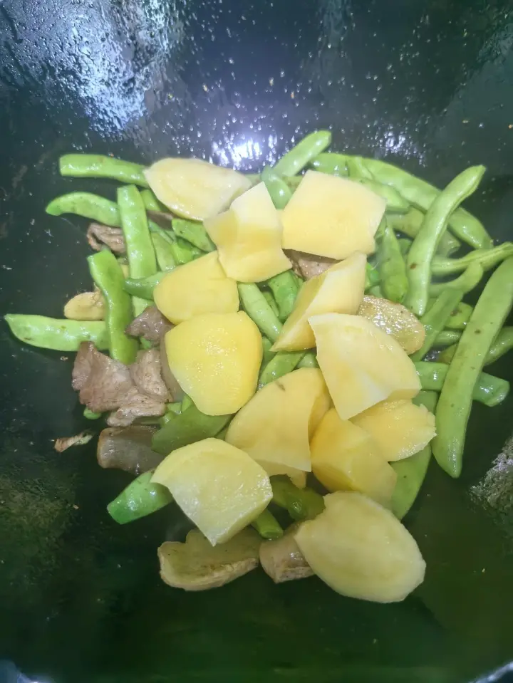 东北土豆炖豆角 第 10 步