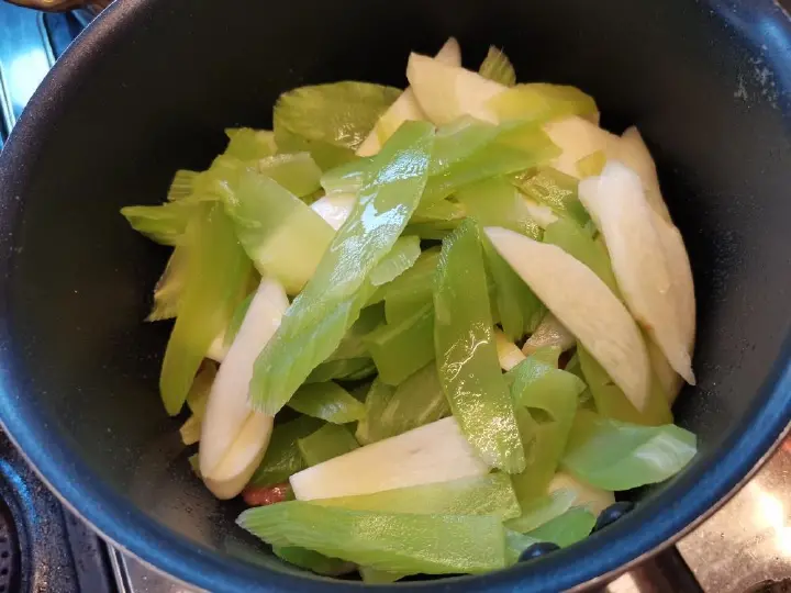培根炒莴笋茭白 第 9 步
