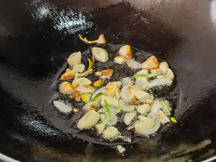 春笋腊肉电饭煲焖饭 第 8 步