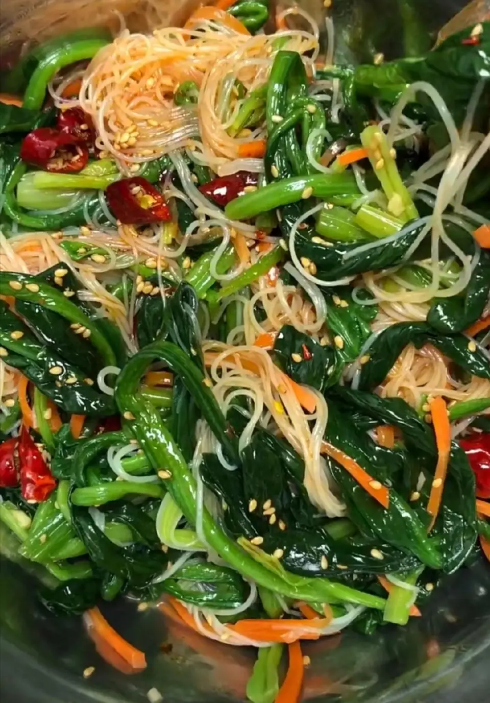 菠菜拌粉丝成品图