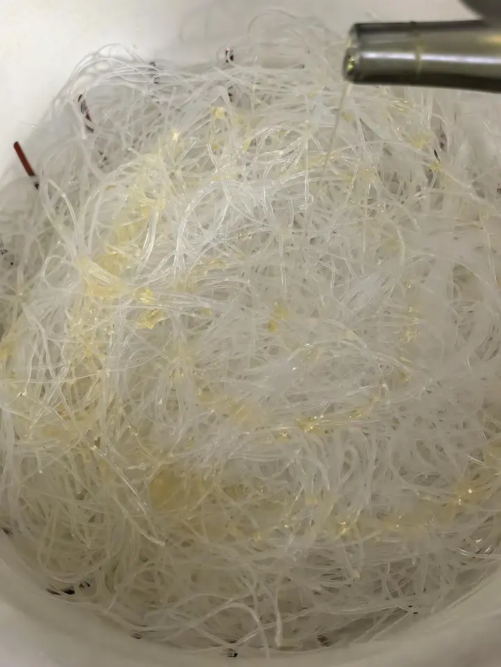 蒜蓉海鲜粉丝煲 第 3 步