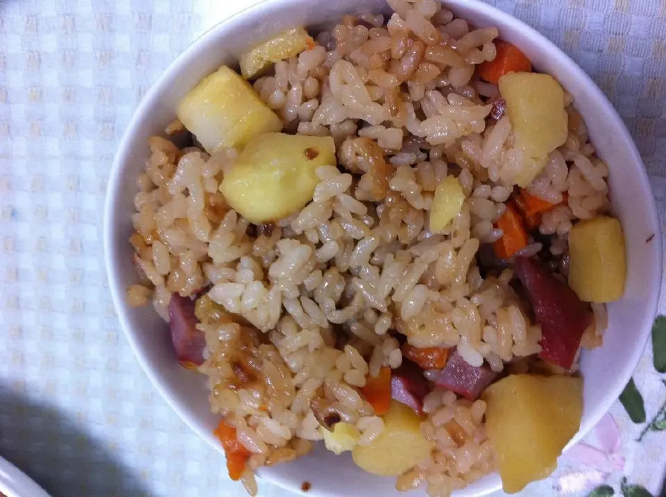 香肠土豆焖饭成品图