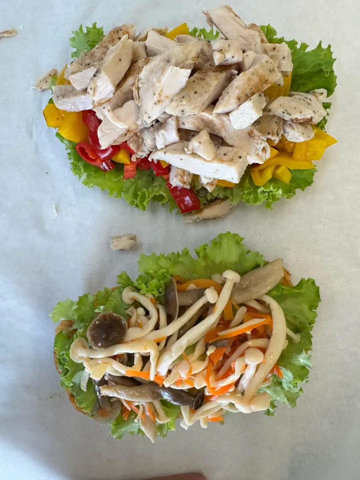 彩椒菌菇鸡胸肉三明治 第 3 步