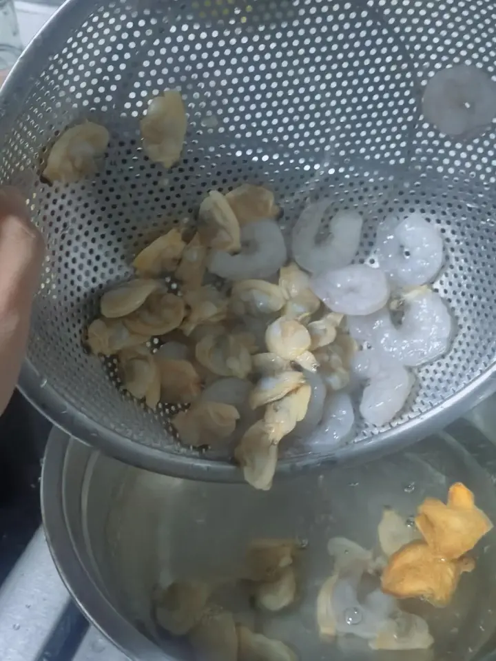 柠檬叶凉拌青瓜虾仁花甲肉 第 6 步