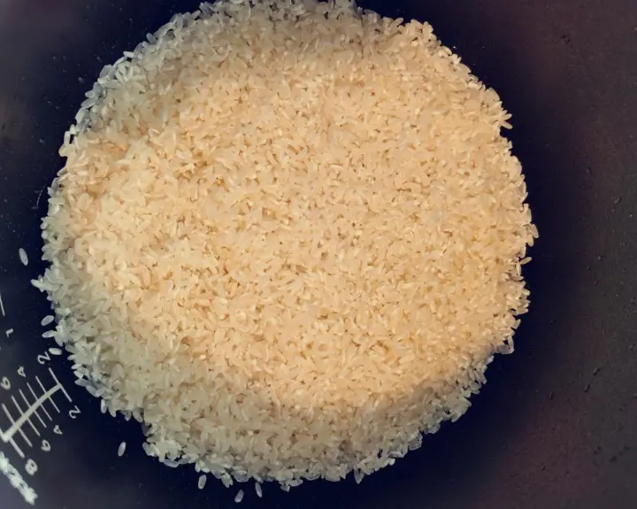 电饭锅香肠焖饭 第 1 步