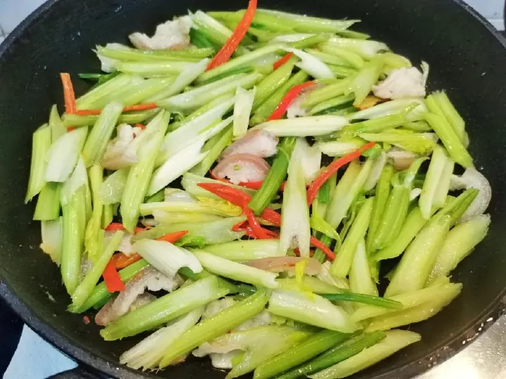 芹菜炒肉丝 第 10 步