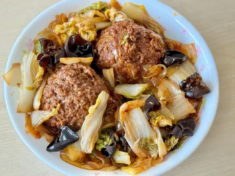 白菜粉条烩狮子头