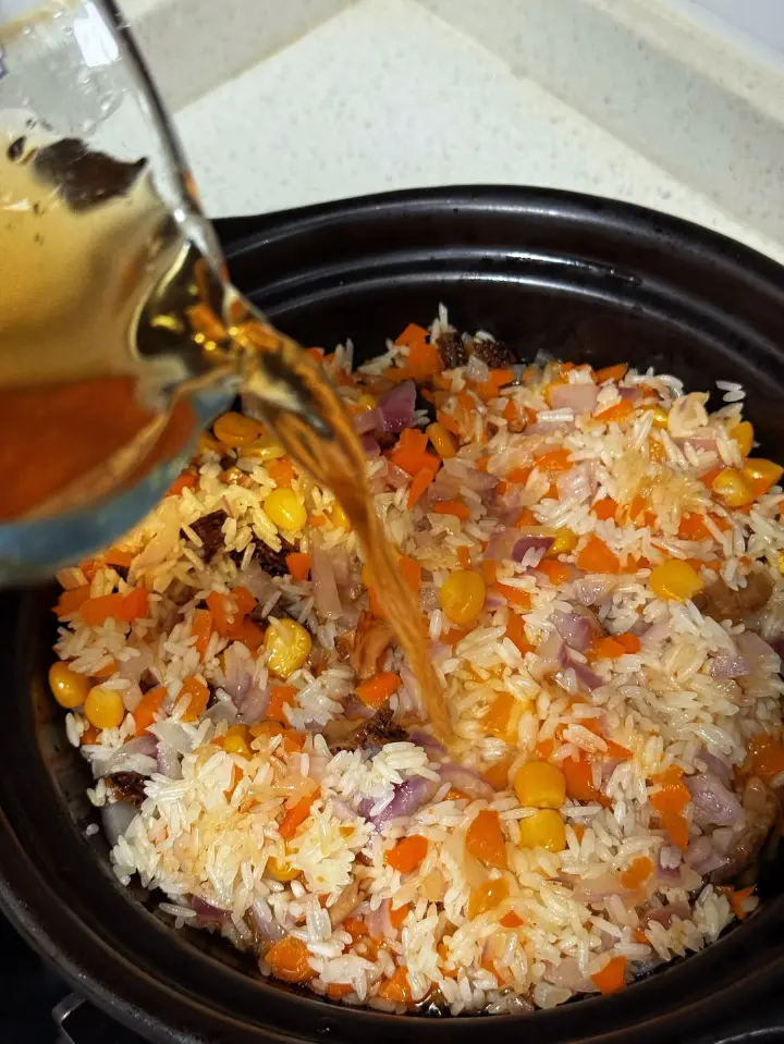 三文鱼菌菇焖饭 第 5 步