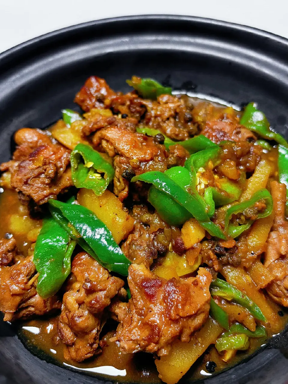 椒香啤酒土豆焖鸭成品图